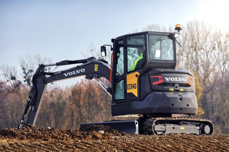 miniescavatore Volvo  ECR 40F a noleggio a Padova Vicenza Venezia